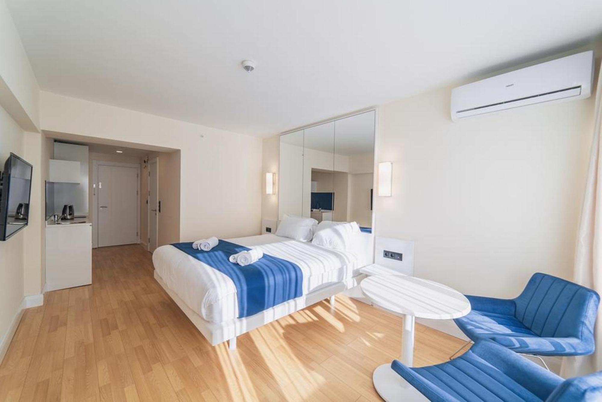 Ferienwohnung Orbi City Twin Towers Batumi Exterior foto